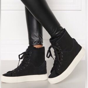 UGG Women's Beven Boot Sneaker Size 8 Black Suede Cuffable Shearling Sherpa Shoe